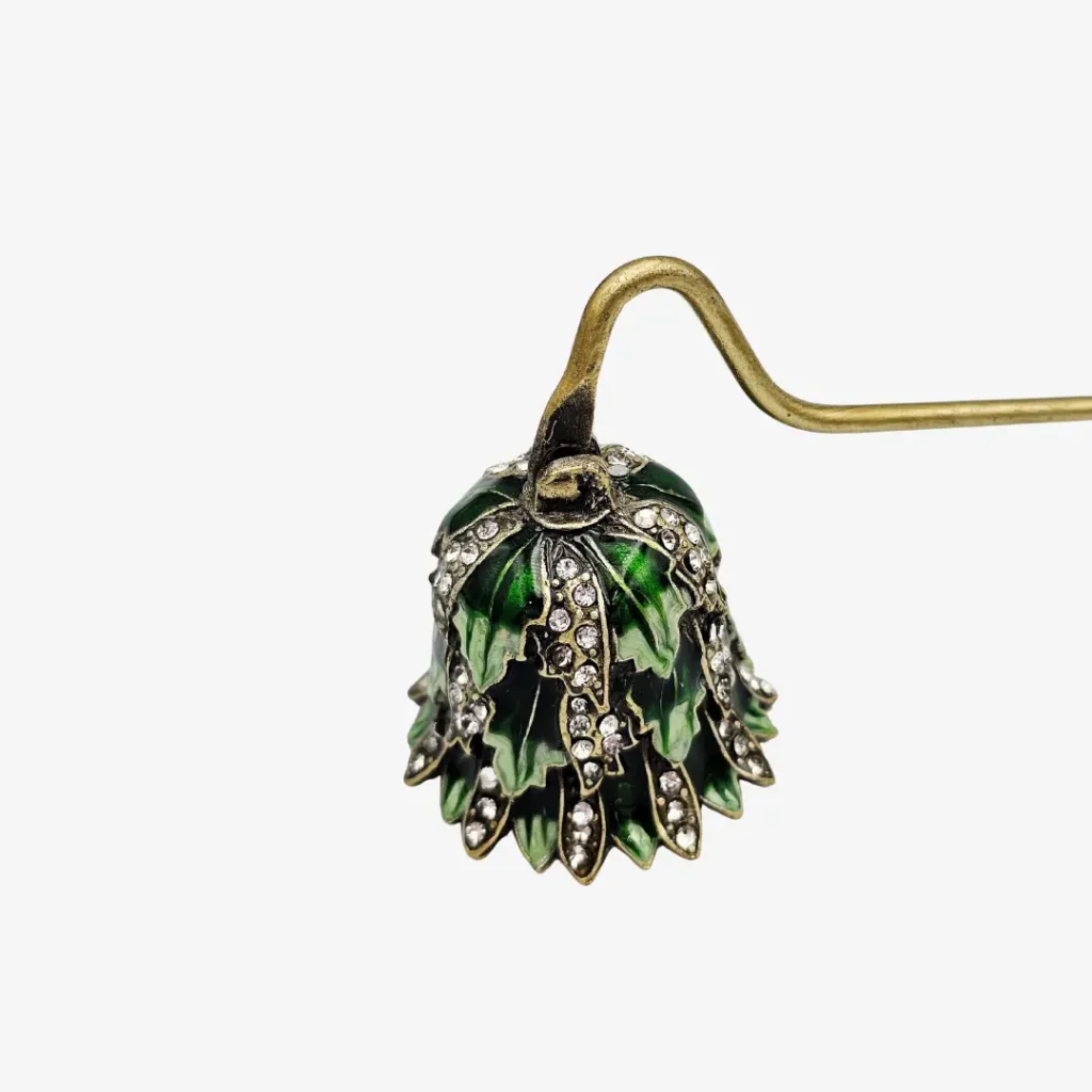 Küünlaleegi summutaja kustutab küünlaleegi suitsuta